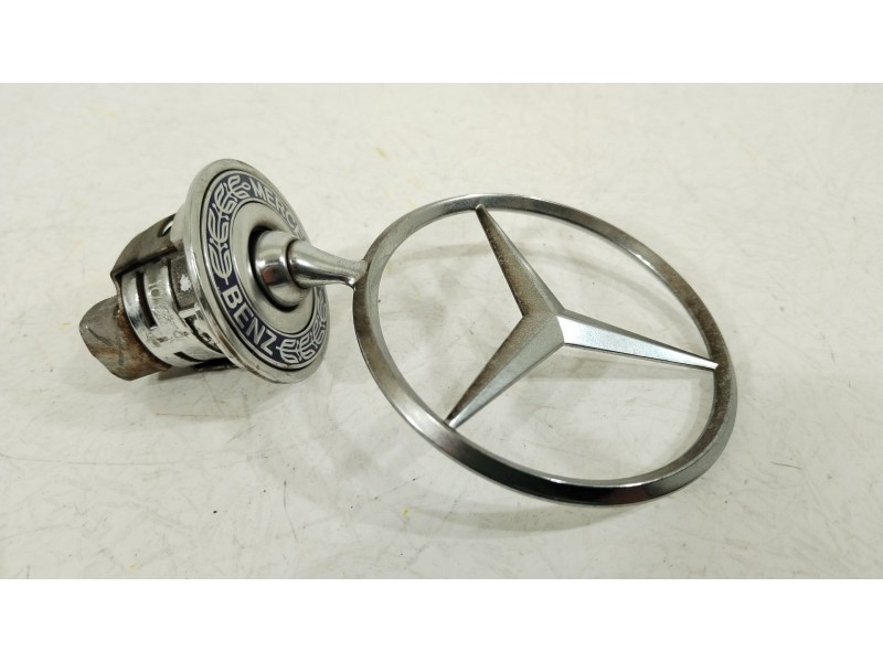 Recambio de emblema para mercedes-benz clase c (w203) berlina 180 (203.035) referencia OEM IAM A1248800186  