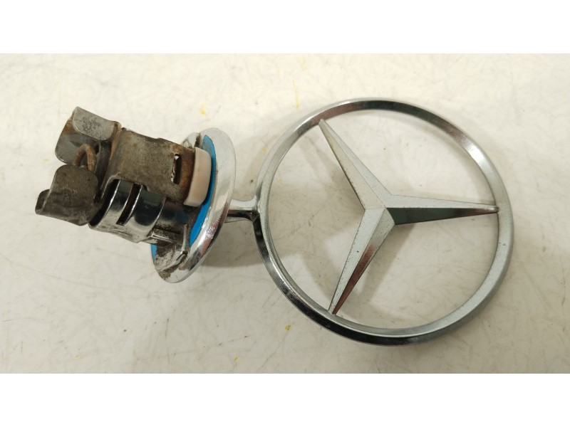 Recambio de emblema para mercedes-benz clase c (w203) berlina 180 (203.035) referencia OEM IAM A1248800186  