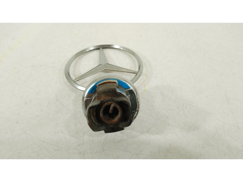 Recambio de emblema para mercedes-benz clase c (w203) berlina 180 (203.035) referencia OEM IAM A1248800186  