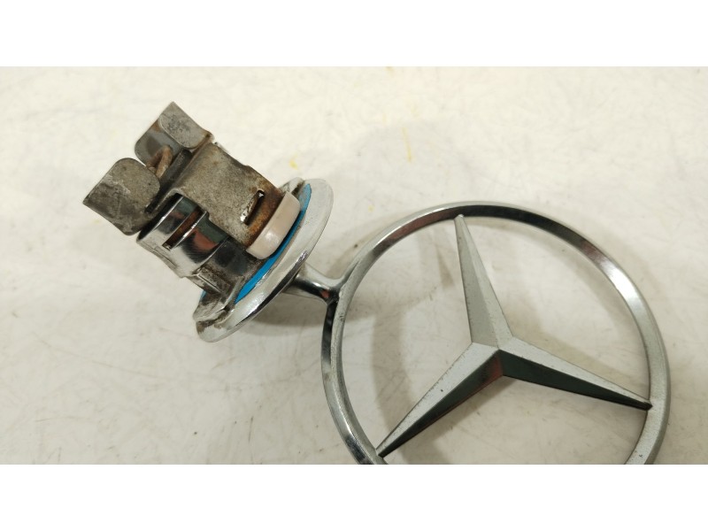 Recambio de emblema para mercedes-benz clase c (w203) berlina 180 (203.035) referencia OEM IAM A1248800186  