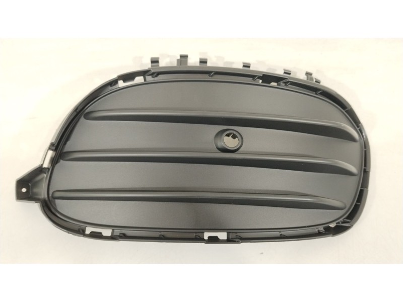 Recambio de rejilla paragolpes derecha para mercedes-benz clase gla (w156) gla 200 (156.943) referencia OEM IAM A1568858800  