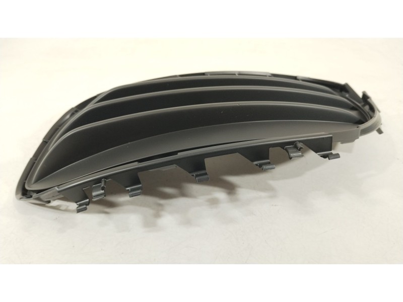 Recambio de rejilla paragolpes derecha para mercedes-benz clase gla (w156) gla 200 (156.943) referencia OEM IAM A1568858800  