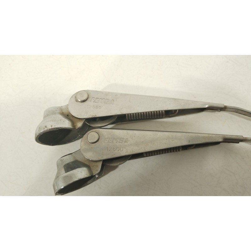 Recambio de brazo limpia delantero izquierdo para seat 600 (110b) 0.8 referencia OEM IAM FEMSA 12600 SEAT 600 