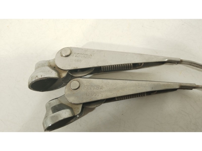 Recambio de brazo limpia delantero izquierdo para seat 600 (110b) 0.8 referencia OEM IAM FEMSA 12600 SEAT 600 