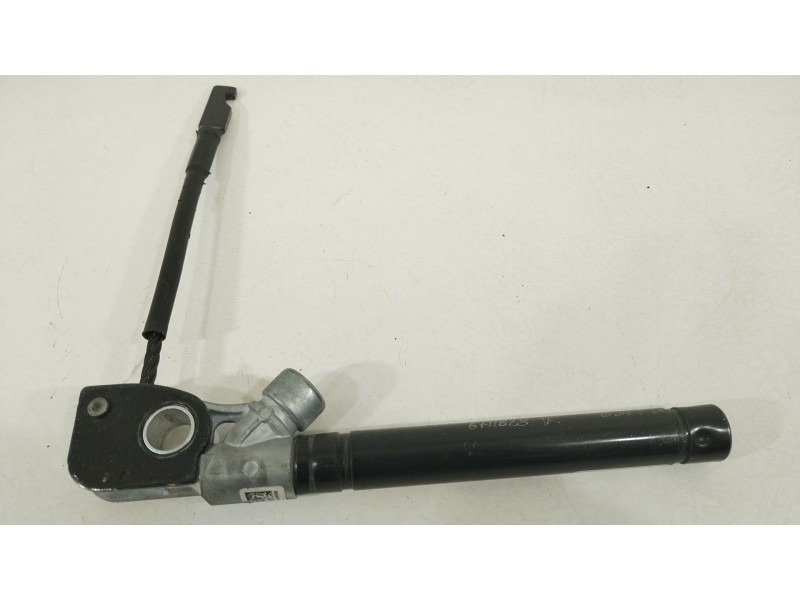 Recambio de enganche cinturon delantero derecho para tesla model 3 ev referencia OEM IAM 1090324C1C  