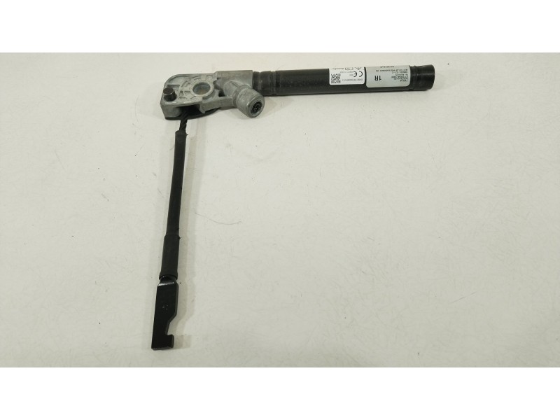 Recambio de enganche cinturon delantero derecho para tesla model 3 ev referencia OEM IAM 1090324C1C  