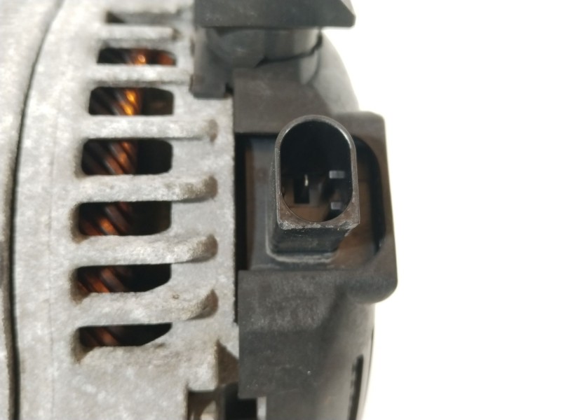 Recambio de alternador para bmw serie 5 lim. (f10) 520d efficientdynamics edition referencia OEM IAM 7646814 1042106982 