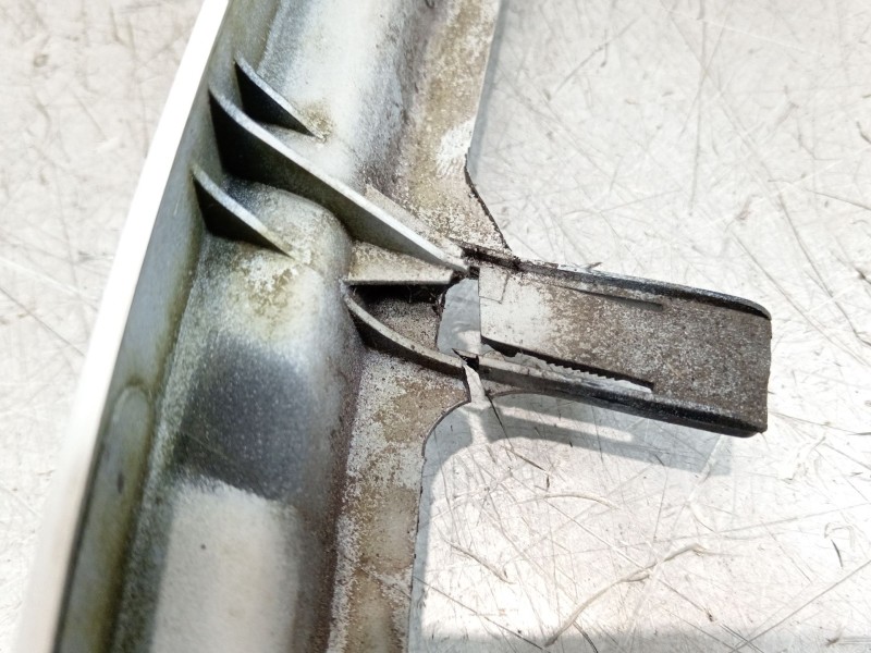 Recambio de rejilla paragolpes izquierda para renault megane i classic (la0/1_) 1.9 tdi referencia OEM IAM 7700834200  