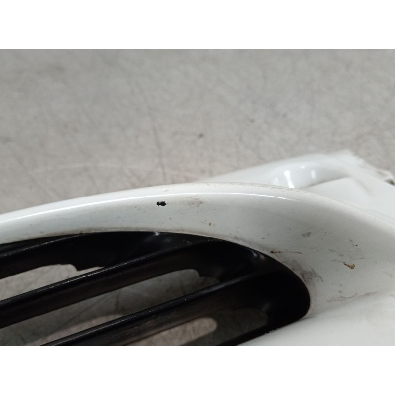 Recambio de rejilla paragolpes derecha para renault megane i classic (la0/1_) 1.9 tdi referencia OEM IAM 7700834201  