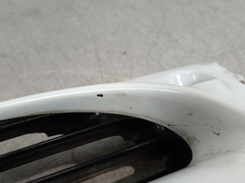 Recambio de rejilla paragolpes derecha para renault megane i classic (la0/1_) 1.9 tdi referencia OEM IAM 7700834201  