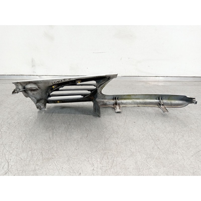 Recambio de rejilla paragolpes derecha para renault megane i classic (la0/1_) 1.9 tdi referencia OEM IAM 7700834201  