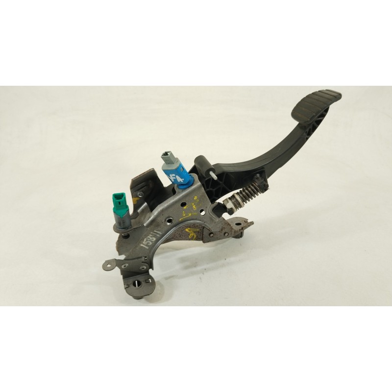Recambio de pedal embrague para renault megane iii hatchback (bz0/1_, b3_) 1.5 dci referencia OEM IAM 465030037R  
