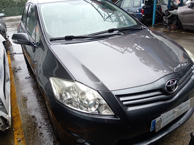 toyota auris (_e15_) del año 2010