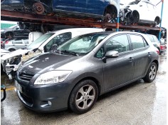 toyota auris (_e15_) del año 2010 2