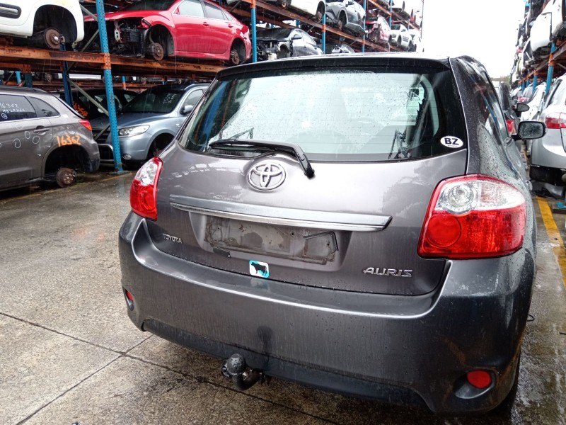 toyota auris (_e15_) del año 2010