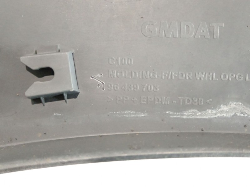 Recambio de aletin delantero izquierdo para chevrolet captiva 2.0 vcdi lt referencia OEM IAM 96439703  