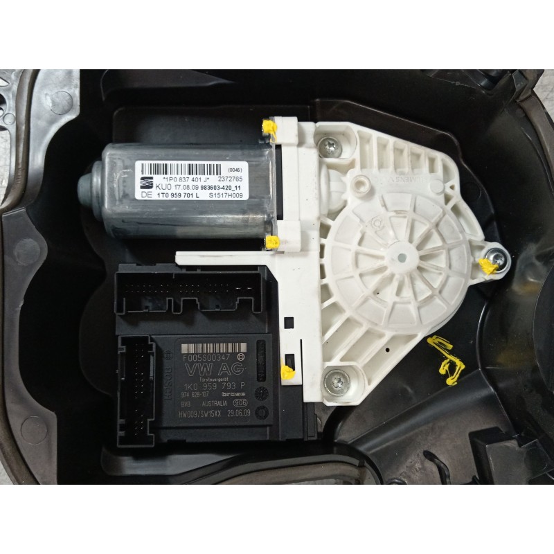 Recambio de elevalunas delantero izquierdo para seat leon (1p1) 2.0 tdi 16v referencia OEM IAM 1P0837401J 1T0959701L 1K0959793P
