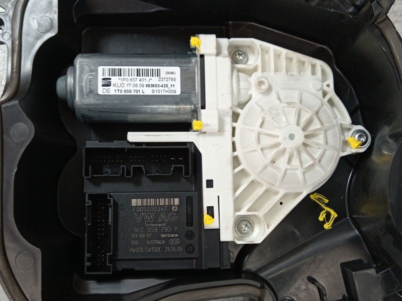 Recambio de elevalunas delantero izquierdo para seat leon (1p1) 2.0 tdi 16v referencia OEM IAM 1P0837401J 1T0959701L 1K0959793P