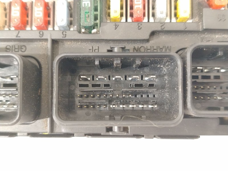Recambio de caja reles / fusibles para peugeot 407 (6d_) 2.0 (6drfnb, 6drfne) referencia OEM IAM 9661682580 S118983001Q BSML0100