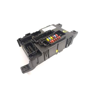 CAJA RELES / FUSIBLES 00517817590 28050017