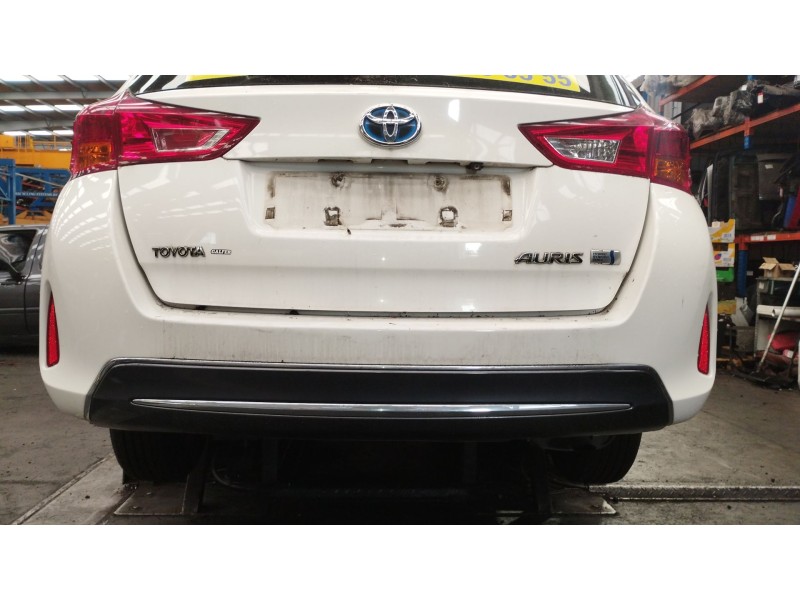 Recambio de paragolpes trasero para toyota auris hybrid active referencia OEM IAM 5215902995  
