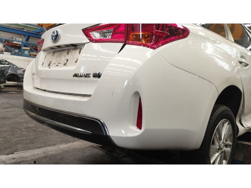 Recambio de paragolpes trasero para toyota auris hybrid active referencia OEM IAM 5215902995  