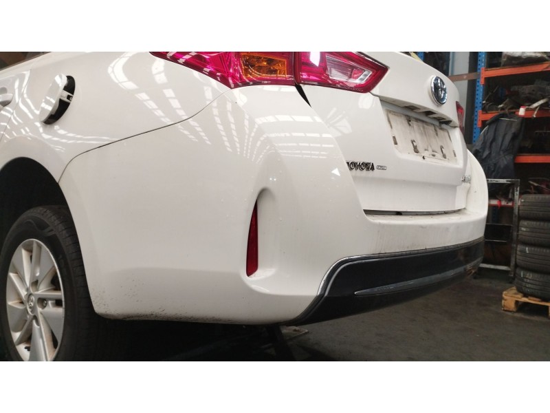 Recambio de paragolpes trasero para toyota auris hybrid active referencia OEM IAM 5215902995  