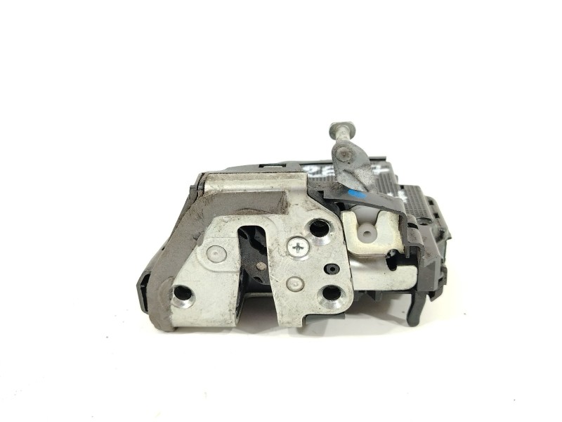 Recambio de cerradura puerta trasera derecha para toyota verso active referencia OEM IAM 690500F031  