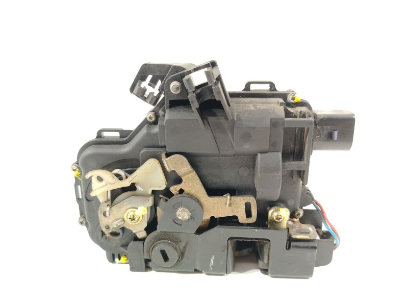 Recambio de cerradura puerta trasera izquierda para volkswagen golf iv (1j1) 1.9 tdi referencia OEM IAM 3B4839015A  