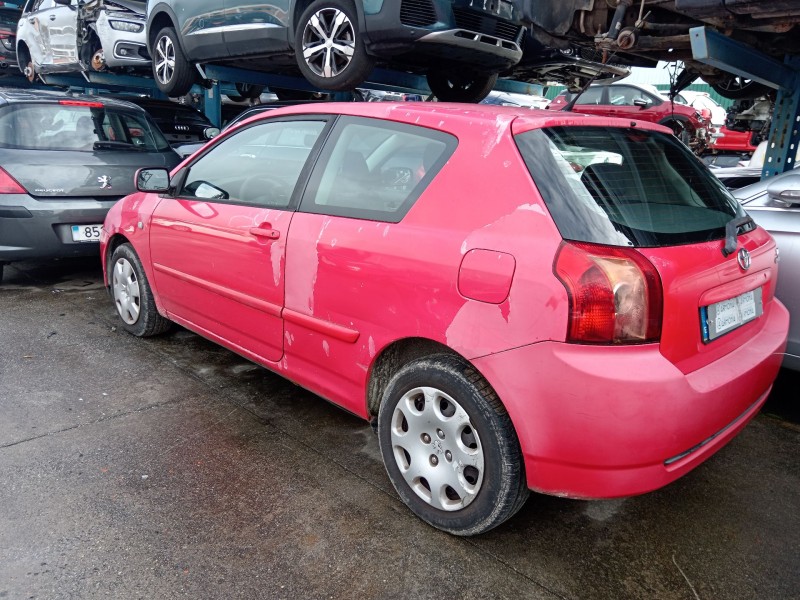 toyota corolla (_e12_) del año 2004