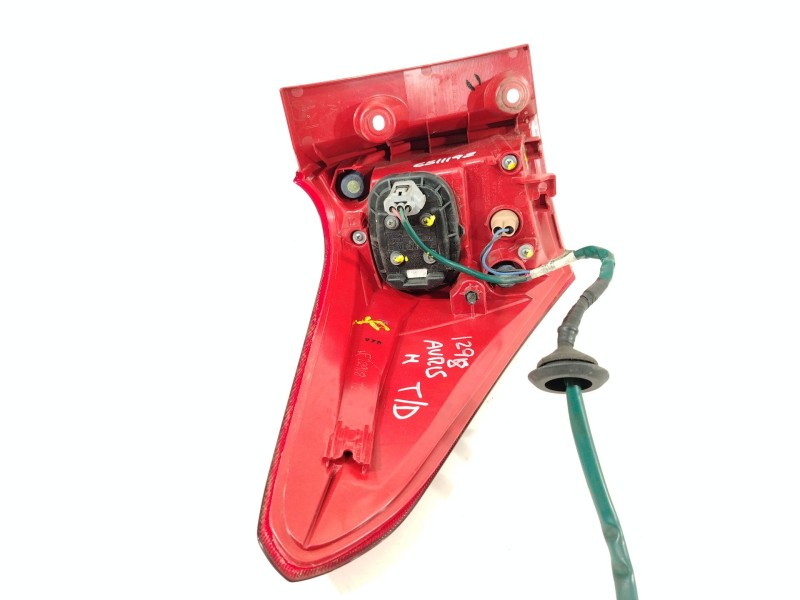 Recambio de piloto trasero derecho para toyota auris hybrid active referencia OEM IAM 8156102710  