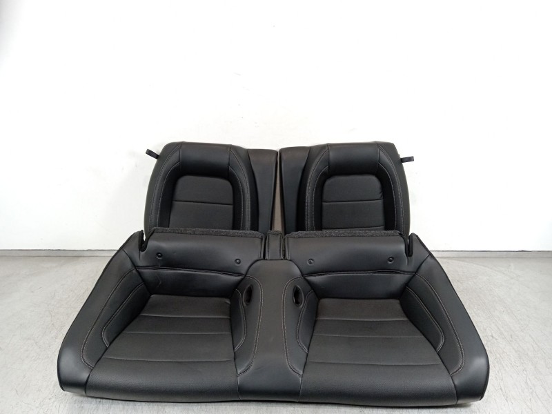 Recambio de asientos traseros para ford usa mustang coupé 5.0 v8 bullitt referencia OEM IAM FR3B6363160BD  