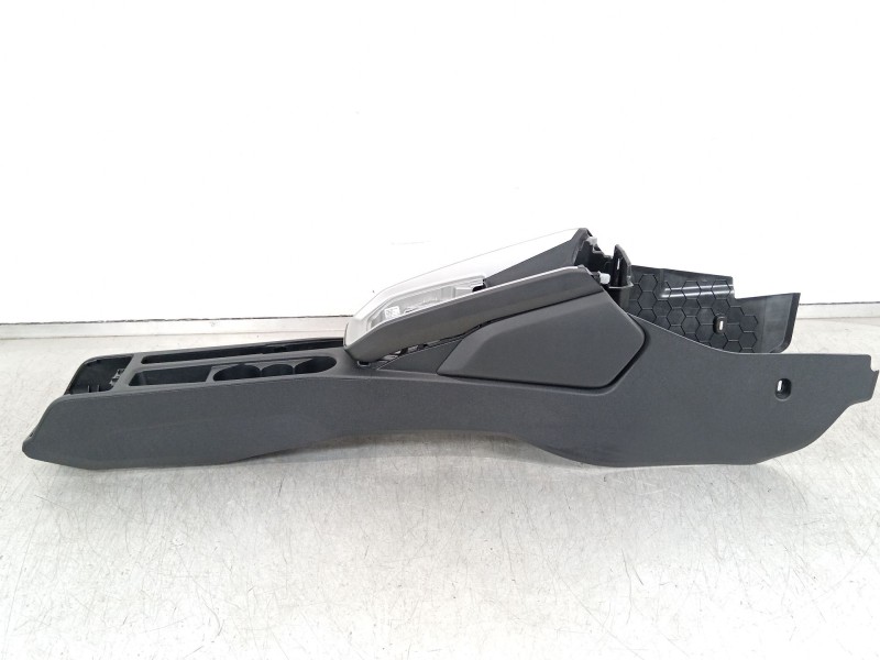 Recambio de consola central para audi a1 sportback (gba) 30 tfsi referencia OEM IAM 82B863243  