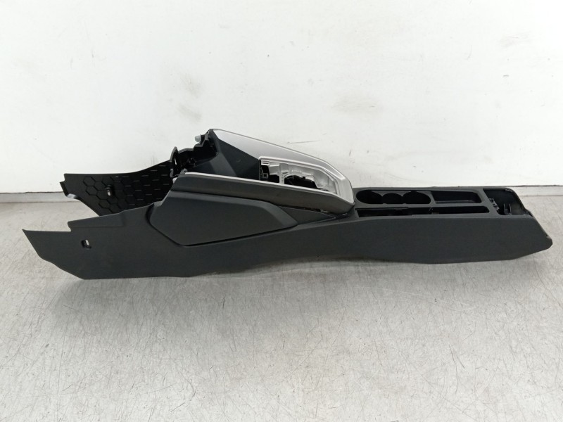 Recambio de consola central para audi a1 sportback (gba) 30 tfsi referencia OEM IAM 82B863243  