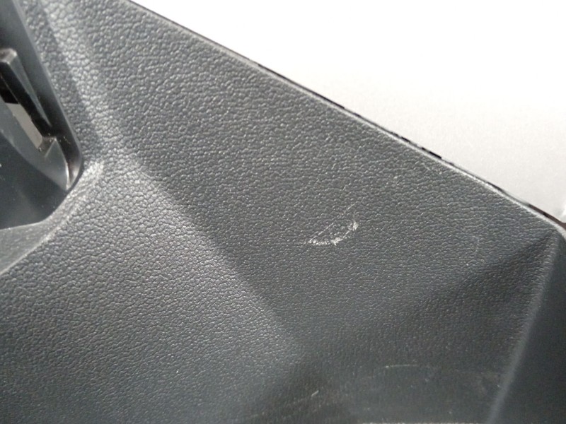 Recambio de consola central para audi a1 sportback (gba) 30 tfsi referencia OEM IAM 82B863243  