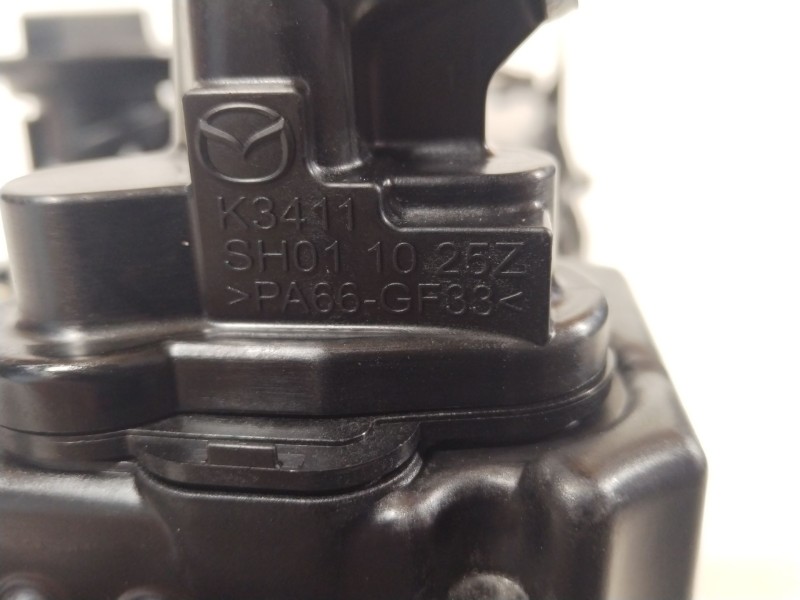 Recambio de tapa balancines para mazda 3 lim. () center-line referencia OEM IAM SH0110221 SH0110220F 