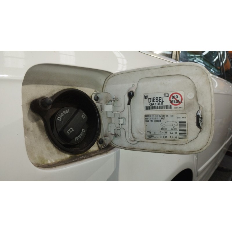 Recambio de tapa exterior combustible para seat exeo st (3r5) 2.0 tdi referencia OEM IAM 8E0809905E 1K0010497C 