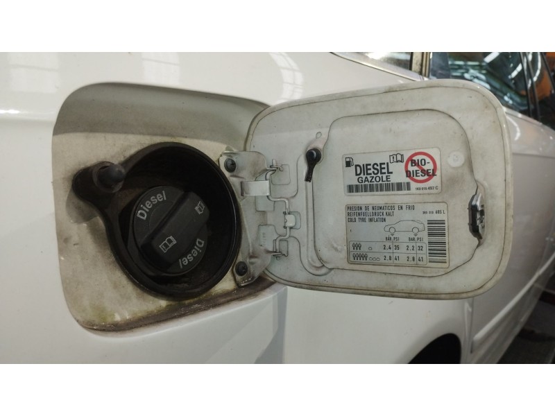 Recambio de tapa exterior combustible para seat exeo st (3r5) 2.0 tdi referencia OEM IAM 8E0809905E 1K0010497C 