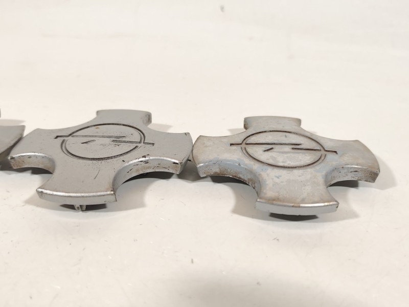 Recambio de tapacubos para opel calibra básico referencia OEM IAM 90372641 2512689 