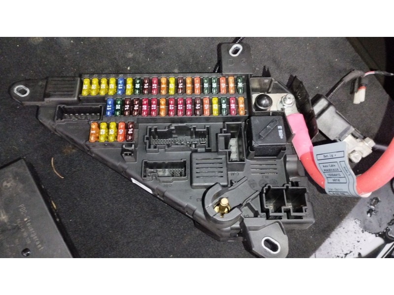 Recambio de caja reles / fusibles para bmw 5 touring (e61) 520 d referencia OEM IAM 9138830 S189560S7 6906619