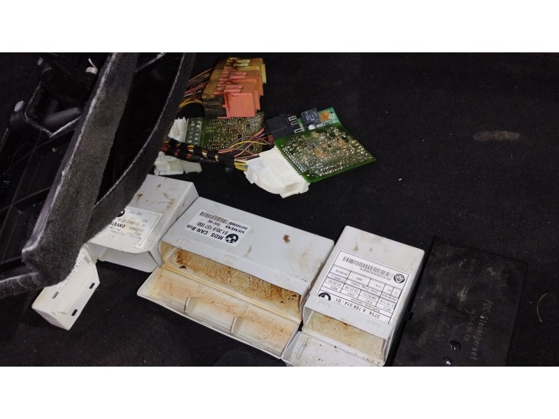 Recambio de caja reles / fusibles para bmw 5 touring (e61) 520 d referencia OEM IAM 9138830 S189560S7 6906619