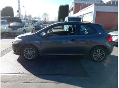 toyota auris (_e15_) del año 2009 2