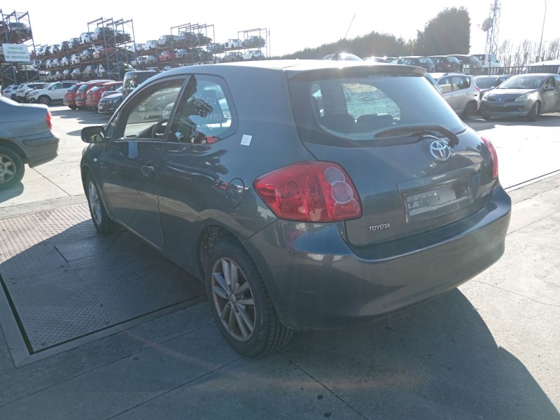 toyota auris (_e15_) del año 2009