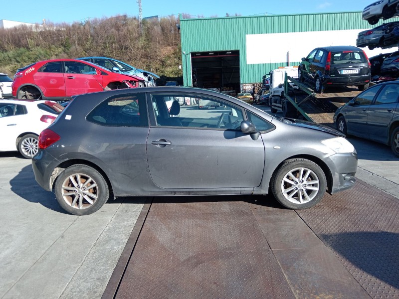 toyota auris (_e15_) del año 2009