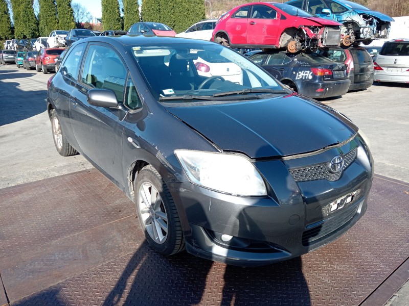 toyota auris (_e15_) del año 2009