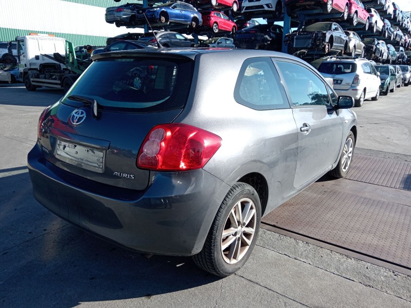 toyota auris (_e15_) del año 2009