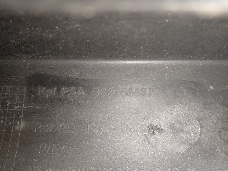 Recambio de paragolpes delantero para peugeot 5008 (0u_, 0e_) 1.6 hdi referencia OEM IAM 9687444877  