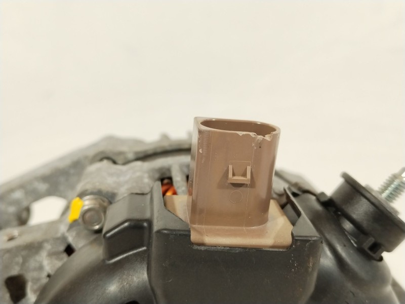 Recambio de alternador para peugeot 108 1.0 vti 72 referencia OEM IAM 270600Q160  TG1042109821