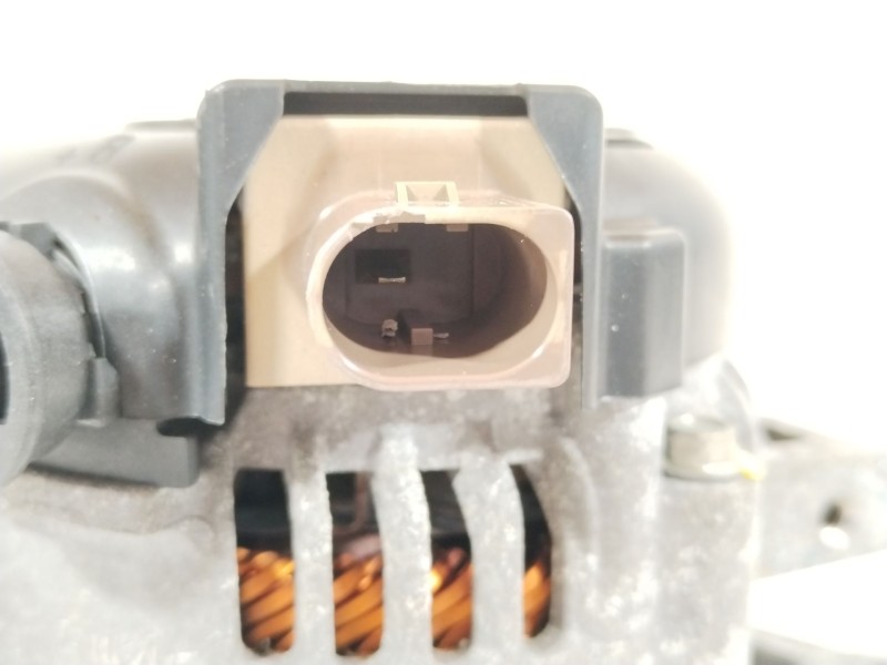 Recambio de alternador para peugeot 108 1.0 vti 72 referencia OEM IAM 270600Q160  TG1042109821