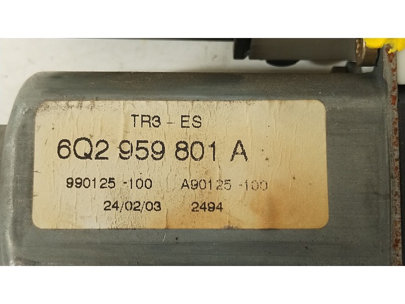 Recambio de motor elevalunas delantero derecho para seat ibiza iii (6l1) 1.9 sdi referencia OEM IAM 6Q2959801A  